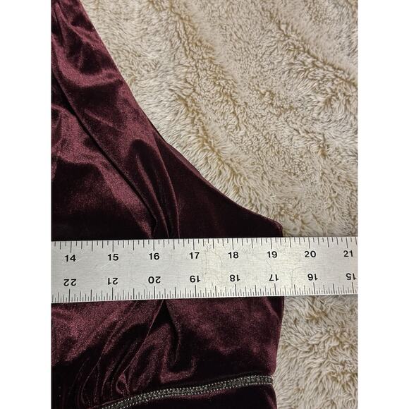 OLEG CASSINI Velvet Gown Sheath Dress Wine Embellished Keyhole Size18 Sleeveless - Picture 9 of 10